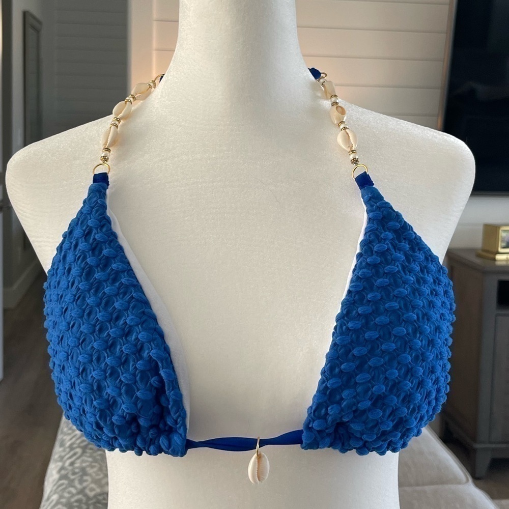 Blue shell bikini top